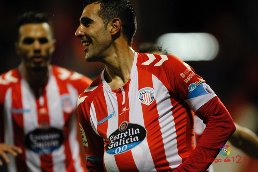 Carlos Pita celebra un gol con la elástica del CD Lugo.