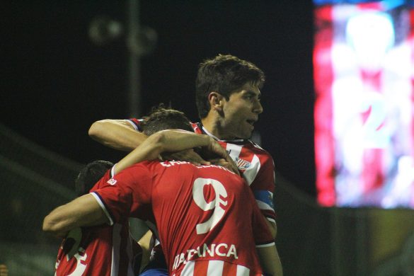 Manu, capitán del CD Lugo, durante una celebración de un gol.