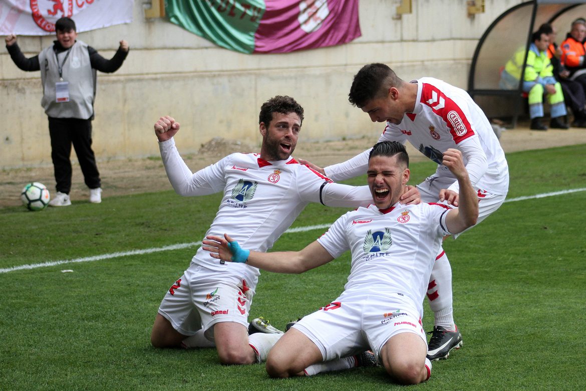Los jugadores de la Cultural celebran un gol. | Foto: Peio García (Leonoticias).